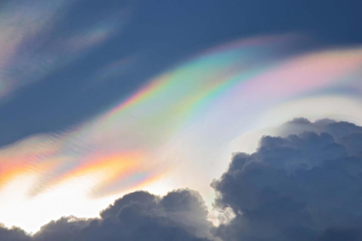 Spaceship-Looking Rainbow Cloud Appears in Australia - The Event Chronicle