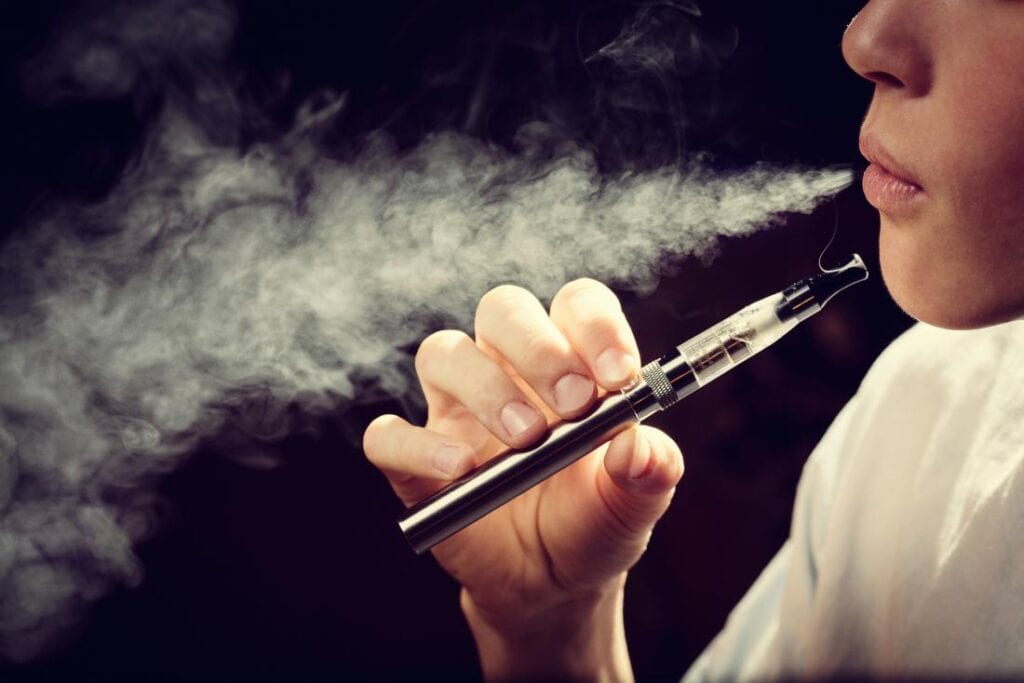 Vaping Vs Smoking Pros And Cons Of Both In 2022 The Event Chronicle
