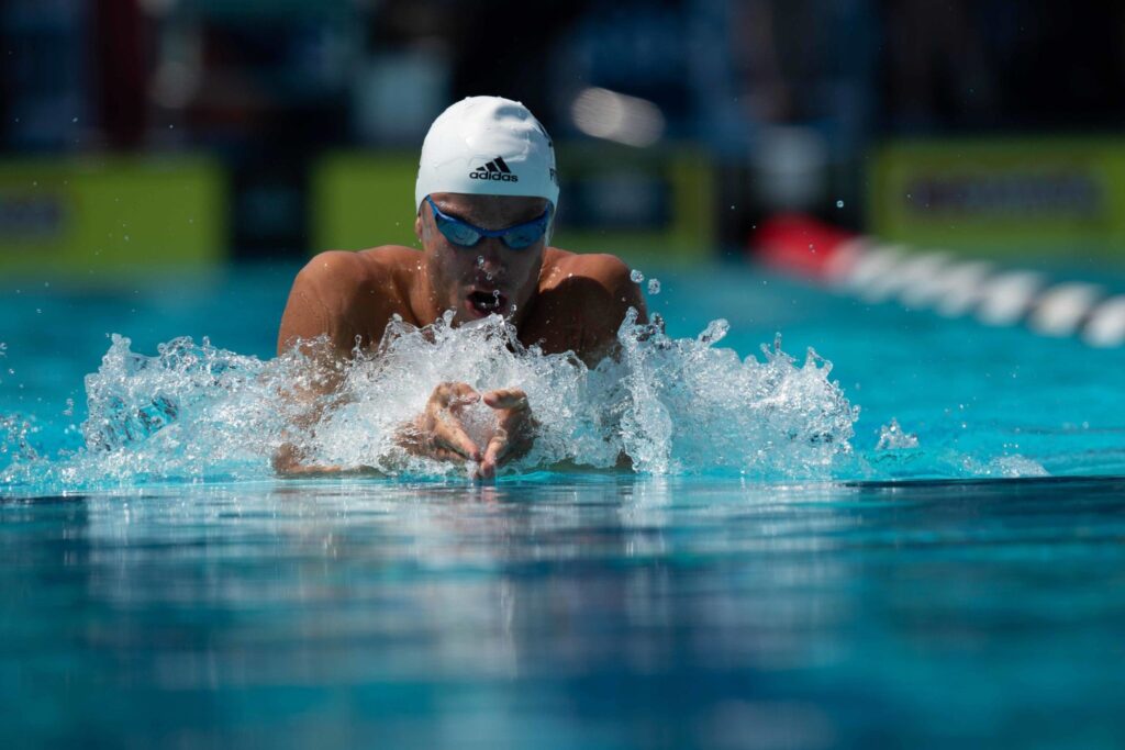 Breaststroke swimming for beginners - frog's kick